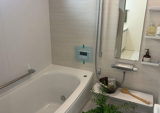 入浴時の快適さも大事なことですが、綺麗な状態を維持できなければ気持ちよく入浴できません。毎日の掃除が楽という点は大事なポイントになります!カビが生えにくく掃除がしやすい、壁や浴槽を選ぶといいでしょう。