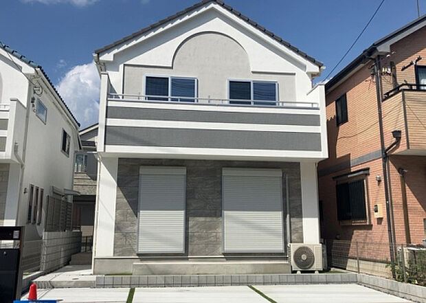 ついに完成致しました！現地をご見学に行く際は、道路の幅や周辺の交通量、施設などをご確認頂くことをおすすめします！物件の流れが早いため、内見をしたい方はお早めに当社営業までお問い合わせ頂きご予約下さい！