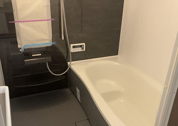 入浴時の快適さも大事なことですが、綺麗な状態を維持できなければ気持ちよく入浴できません。毎日の掃除が楽という点は大事なポイントになります！カビが生えにくく掃除がしやすい、壁や浴槽を選ぶといいでしょう。