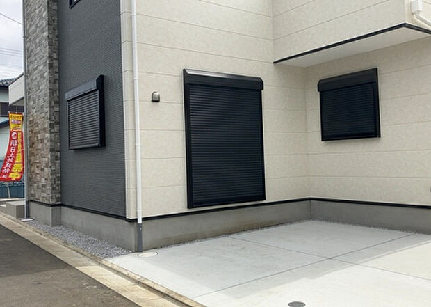 木造住宅とは土台、壁、柱など建築物の強度を支える構造体の材に木が使用されている構造を指します。構造体は建物の自重を支えるだけではなく風圧や水圧、積裁荷重などあらゆる衝撃に耐えるための基礎です。