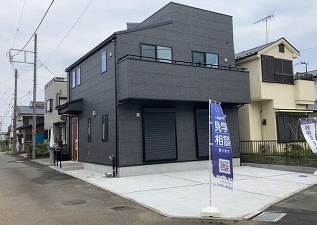 住宅用の土地では前面道路に2m以上接していなければならないと法律で定められています。しかし、お持ちの車のサイズやライフスタイルなどにより、2mでは利便が悪い場合もございますので、事前に確認しましょう。