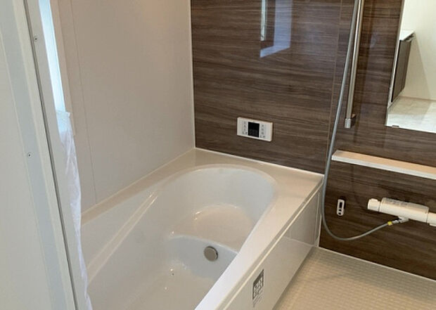 入浴時の快適さも大事なことですが、綺麗な状態を維持できなければ気持ちよく入浴できません。毎日の掃除が楽という点は大事なポイントになります！カビが生えにくく掃除がしやすい、壁や浴槽を選ぶといいでしょう。