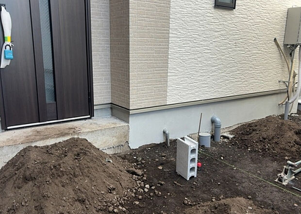 木造住宅とは土台、壁、柱など建築物の強度を支える構造体の材に木が使用されている構造を指します。構造体は建物の自重を支えるだけではなく風圧や水圧、積裁荷重などあらゆる衝撃に耐えるための基礎です。