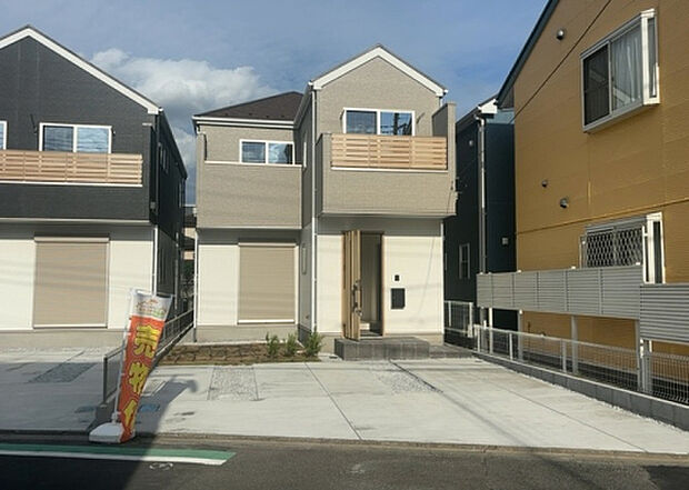 木造住宅とは土台、壁、柱など建築物の強度を支える構造体の材に木が使用されている構造を指します。構造体は建物の自重を支えるだけではなく風圧や水圧、積裁荷重などあらゆる衝撃に耐えるための基礎です。