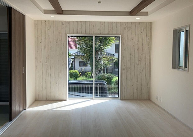 リビングの間取りの種類は大きくわけてリビングとダイニングが別になっているタイプ、リビングダイニング一体型です。どちらも一長一短ですので、家を選ぶ時はその両面をチェックして決めるようにしましょう。