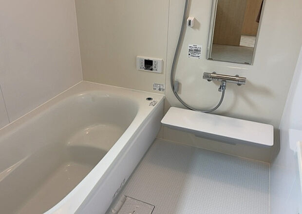 入浴時の快適さも大事なことですが、綺麗な状態を維持できなければ気持ちよく入浴できません。毎日の掃除が楽という点は大事なポイントになります!カビが生えにくく掃除がしやすい、壁や浴槽を選ぶといいでしょう。