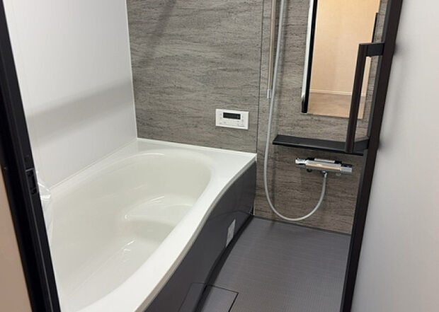 入浴時の快適さも大事なことですが、綺麗な状態を維持できなければ気持ちよく入浴できません。毎日の掃除が楽という点は大事なポイントになります!カビが生えにくく掃除がしやすい、壁や浴槽を選ぶといいでしょう。