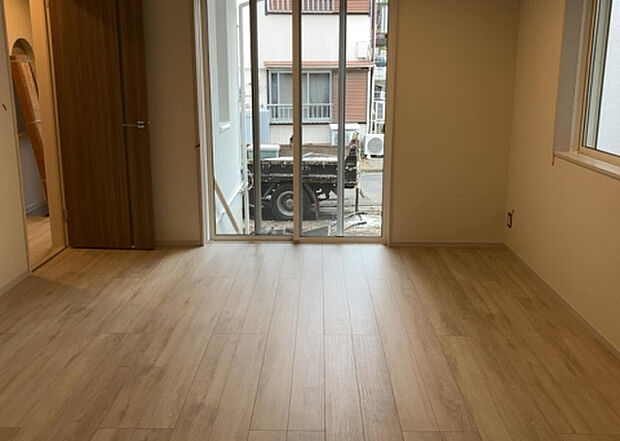 リビングの間取りの種類は大きくわけてリビングとダイニングが別になっているタイプ、リビングダイニング一体型です。どちらも一長一短ですので、家を選ぶ時はその両面をチェックして決めるようにしましょう。