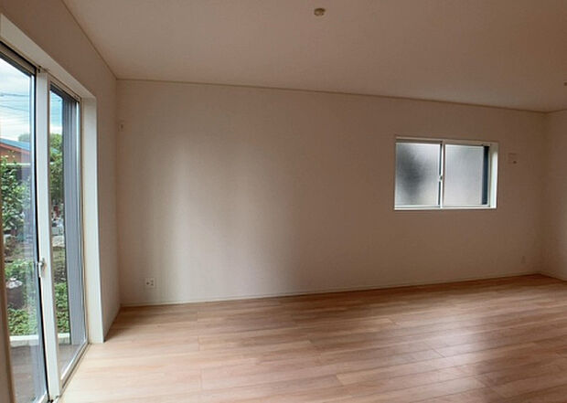 リビングの間取りの種類は大きくわけてリビングとダイニングが別になっているタイプ、リビングダイニング一体型です。どちらも一長一短ですので、家を選ぶ時はその両面をチェックして決めるようにしましょう。