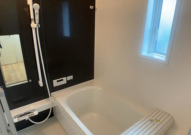 入浴時の快適さも大事なことですが、綺麗な状態を維持できなければ気持ちよく入浴できません。毎日の掃除が楽という点は大事なポイントになります!カビが生えにくく掃除がしやすい、壁や浴槽を選ぶといいでしょう。