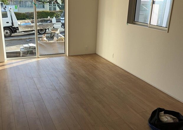 リビングの間取りの種類は大きくわけてリビングとダイニングが別になっているタイプ、リビングダイニング一体型です。どちらも一長一短ですので、家を選ぶ時はその両面をチェックして決めるようにしましょう。