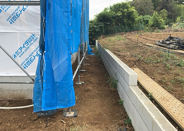 家族でのBBQを行うのであれば3坪程度の広さがあればよいでしょう。ガーデニングや家庭菜園を楽しむ際は、手入れが行き届く範囲にすると安心です。また、庭のある方角や接道が気になる方は事前に確認しましょう。