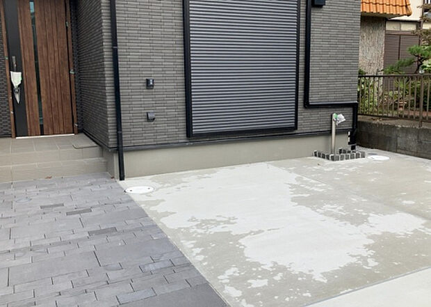 木造住宅とは土台、壁、柱など建築物の強度を支える構造体の材に木が使用されている構造を指します。構造体は建物の自重を支えるだけではなく風圧や水圧、積裁荷重などあらゆる衝撃に耐えるための基礎です。