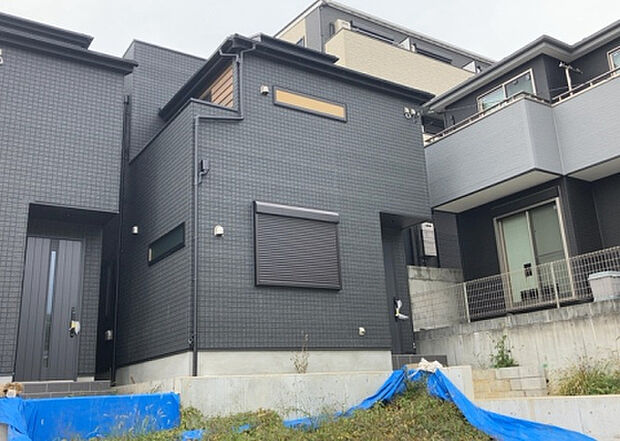 ついに完成致しました！現地をご見学に行く際は、道路の幅や周辺の交通量、施設などをご確認頂くことをおすすめします！物件の流れが早いため、内見をしたい方はお早めに当社営業までお問い合わせ頂きご予約下さい！