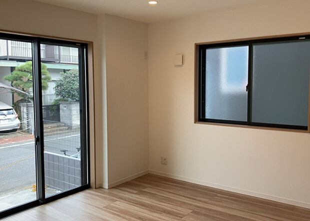 リビングの間取りの種類は大きくわけてリビングとダイニングが別になっているタイプ、リビングダイニング一体型です。どちらも一長一短ですので、家を選ぶ時はその両面をチェックして決めるようにしましょう。