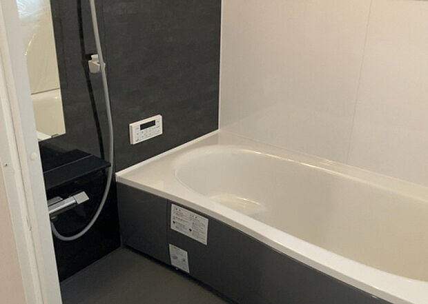 入浴時の快適さも大事なことですが、綺麗な状態を維持できなければ気持ちよく入浴できません。毎日の掃除が楽という点は大事なポイントになります!カビが生えにくく掃除がしやすい、壁や浴槽を選ぶといいでしょう。