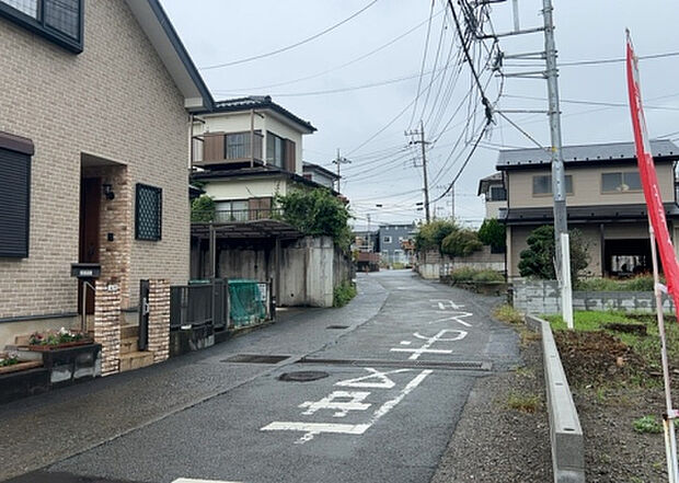 桜や紅葉の名所に出かける人は多いと思いますが、家にいながら季節の移ろいを感じる生活を送りませんか?リビングや窓から見える景色が生活を彩るワンポイントに!現地から見える景色を堪能してみては如何でしょう。