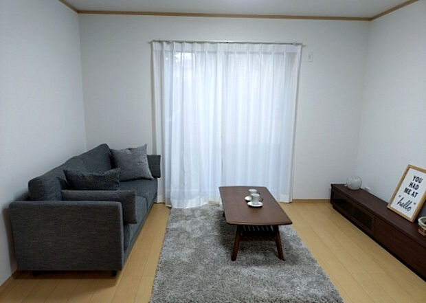 リビングの間取りの種類は大きくわけてリビングとダイニングが別になっているタイプ、リビングダイニング一体型です。どちらも一長一短ですので、家を選ぶ時はその両面をチェックして決めるようにしましょう。