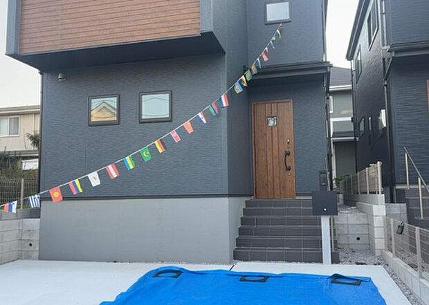 木造住宅とは土台、壁、柱など建築物の強度を支える構造体の材に木が使用されている構造を指します。構造体は建物の自重を支えるだけではなく風圧や水圧、積裁荷重などあらゆる衝撃に耐えるための基礎です。