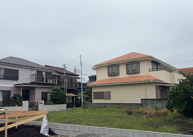 桜や紅葉の名所に出かける人は多いと思いますが、家にいながら季節の移ろいを感じる生活を送りませんか?リビングや窓から見える景色が生活を彩るワンポイントに!現地から見える景色を堪能してみては如何でしょう。