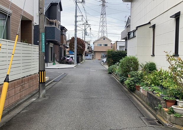 桜や紅葉の名所に出かける人は多いと思いますが、家にいながら季節の移ろいを感じる生活を送りませんか？リビングや窓から見える景色が生活を彩るワンポイントに！現地から見える景色を堪能してみては如何でしょう。