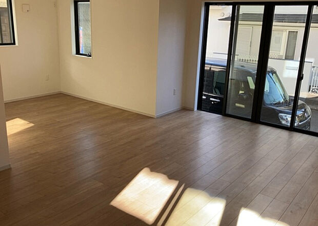 リビングの間取りの種類は大きくわけてリビングとダイニングが別になっているタイプ、リビングダイニング一体型です。どちらも一長一短ですので、家を選ぶ時はその両面をチェックして決めるようにしましょう。