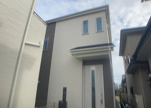 ついに完成致しました!現地をご見学に行く際は、道路の幅や周辺の交通量、施設などをご確認頂くことをおすすめします!物件の流れが早いため、内見をしたい方はお早めに当社営業までお問い合わせ頂きご予約下さい!