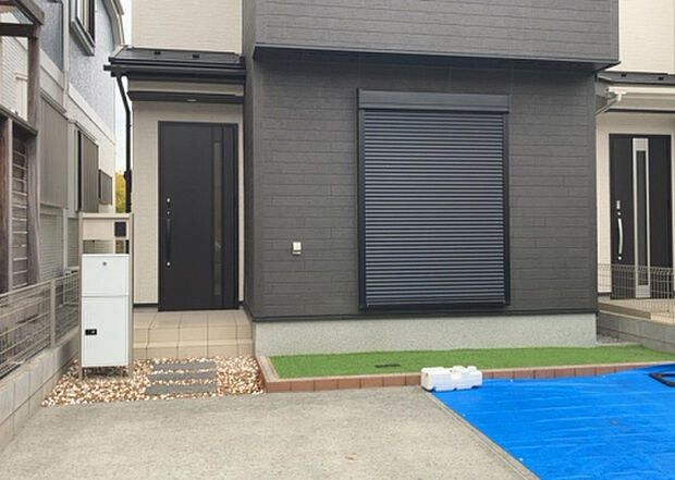 木造住宅とは土台、壁、柱など建築物の強度を支える構造体の材に木が使用されている構造を指します。構造体は建物の自重を支えるだけではなく風圧や水圧、積裁荷重などあらゆる衝撃に耐えるための基礎です。