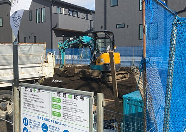 現地をご見学に行く際は、道路の幅や周辺の交通量、施設などをご確認頂くことをおすすめします!ある程度イメージをつけたいという場合は、同売主の施工事例や完成パースもお見せします。