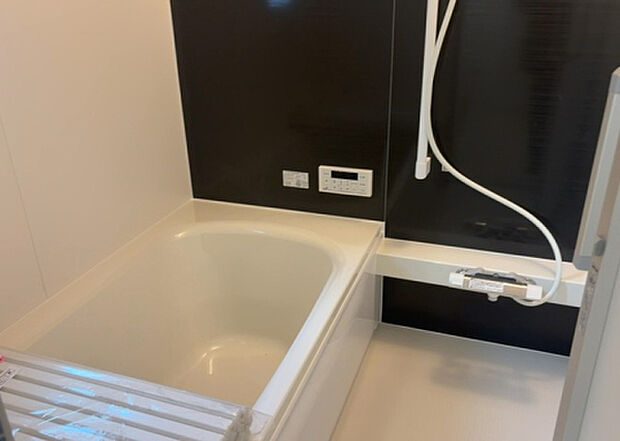 入浴時の快適さも大事なことですが、綺麗な状態を維持できなければ気持ちよく入浴できません。毎日の掃除が楽という点は大事なポイントになります!カビが生えにくく掃除がしやすい、壁や浴槽を選ぶといいでしょう。