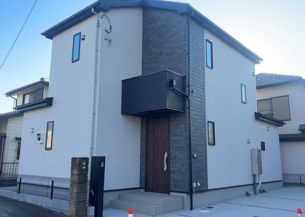 ついに完成致しました！現地をご見学に行く際は、道路の幅や周辺の交通量、施設などをご確認頂くことをおすすめします！物件の流れが早いため、内見をしたい方はお早めに当社営業までお問い合わせ頂きご予約下さい！