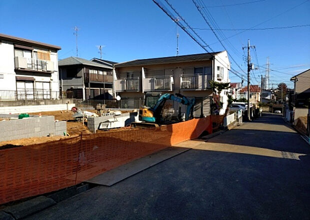 住宅用の土地では前面道路に2m以上接していなければならないと法律で定められています。しかし、お持ちの車のサイズやライフスタイルなどにより、2mでは利便が悪い場合もございますので、事前に確認しましょう。