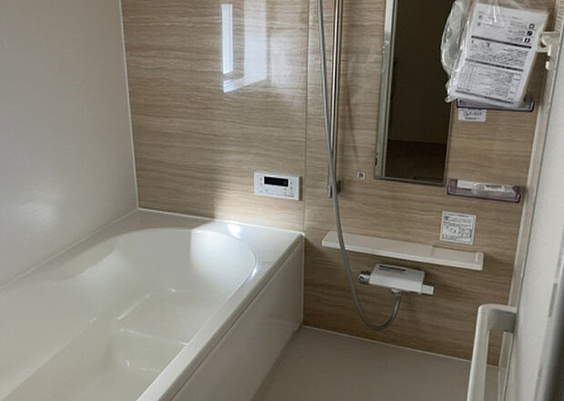 入浴時の快適さも大事なことですが、綺麗な状態を維持できなければ気持ちよく入浴できません。毎日の掃除が楽という点は大事なポイントになります！カビが生えにくく掃除がしやすい、壁や浴槽を選ぶといいでしょう。