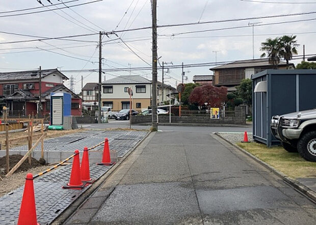 桜や紅葉の名所に出かける人は多いと思いますが、家にいながら季節の移ろいを感じる生活を送りませんか？リビングや窓から見える景色が生活を彩るワンポイントに！現地から見える景色を堪能してみては如何でしょう。