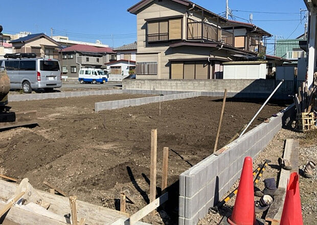 木造住宅とは土台、壁、柱など建築物の強度を支える構造体の材に木が使用されている構造を指します。構造体は建物の自重を支えるだけではなく風圧や水圧、積裁荷重などあらゆる衝撃に耐えるための基礎です。
