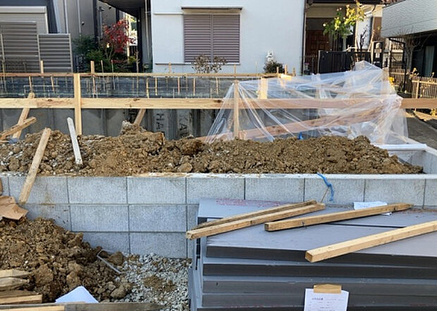 家族でのBBQを行うのであれば3坪程度の広さがあればよいでしょう。ガーデニングや家庭菜園を楽しむ際は、手入れが行き届く範囲にすると安心です。また、庭のある方角や接道が気になる方は事前に確認しましょう。