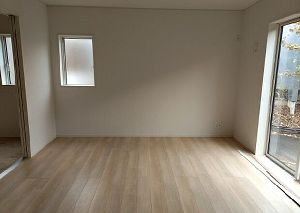 リビングの間取りの種類は大きくわけてリビングとダイニングが別になっているタイプ、リビングダイニング一体型です。どちらも一長一短ですので、家を選ぶ時はその両面をチェックして決めるようにしましょう。