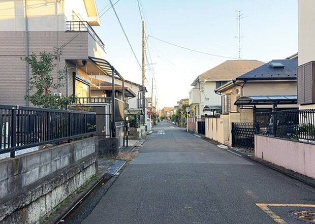 桜や紅葉の名所に出かける人は多いと思いますが、家にいながら季節の移ろいを感じる生活を送りませんか?リビングや窓から見える景色が生活を彩るワンポイントに!現地から見える景色を堪能してみては如何でしょう。