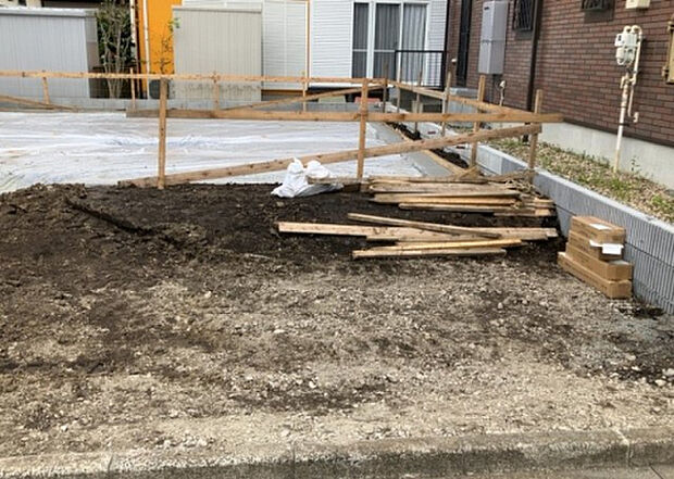 家族でのBBQを行うのであれば3坪程度の広さがあればよいでしょう。ガーデニングや家庭菜園を楽しむ際は、手入れが行き届く範囲にすると安心です。また、庭のある方角や接道が気になる方は事前に確認しましょう。