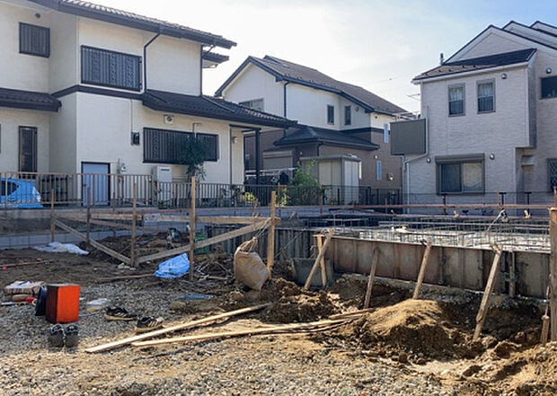 現地をご見学に行く際は、道路の幅や周辺の交通量、施設などをご確認頂くことをおすすめします！ある程度イメージをつけたいという場合は、同売主の施工事例や完成パースもお見せします。