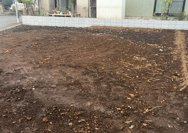 木造住宅とは土台、壁、柱など建築物の強度を支える構造体の材に木が使用されている構造を指します。構造体は建物の自重を支えるだけではなく風圧や水圧、積裁荷重などあらゆる衝撃に耐えるための基礎です。