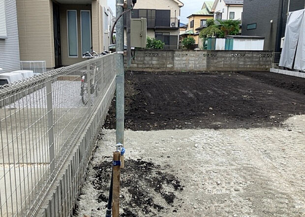 家族でのBBQを行うのであれば3坪程度の広さがあればよいでしょう。ガーデニングや家庭菜園を楽しむ際は、手入れが行き届く範囲にすると安心です。また、庭のある方角や接道が気になる方は事前に確認しましょう。