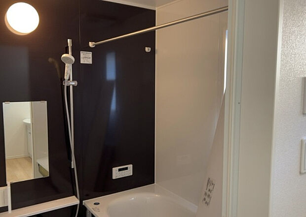 入浴時の快適さも大事なことですが、綺麗な状態を維持できなければ気持ちよく入浴できません。毎日の掃除が楽という点は大事なポイントになります!カビが生えにくく掃除がしやすい、壁や浴槽を選ぶといいでしょう。