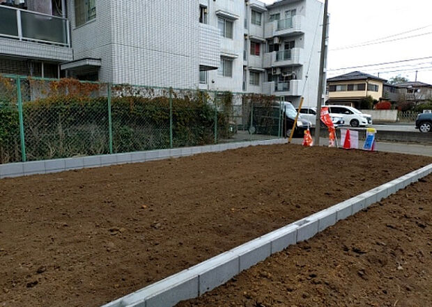 木造住宅とは土台、壁、柱など建築物の強度を支える構造体の材に木が使用されている構造を指します。構造体は建物の自重を支えるだけではなく風圧や水圧、積裁荷重などあらゆる衝撃に耐えるための基礎です。