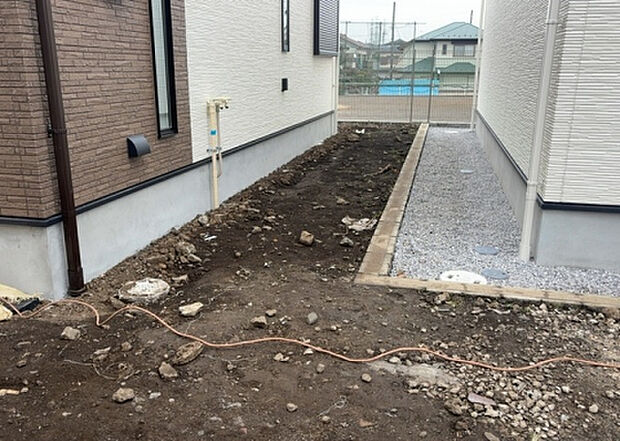 家族でのBBQを行うのであれば3坪程度の広さがあればよいでしょう。ガーデニングや家庭菜園を楽しむ際は、手入れが行き届く範囲にすると安心です。また、庭のある方角や接道が気になる方は事前に確認しましょう。