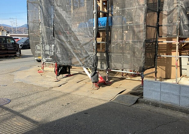 家族でのBBQを行うのであれば3坪程度の広さがあればよいでしょう。ガーデニングや家庭菜園を楽しむ際は、手入れが行き届く範囲にすると安心です。また、庭のある方角や接道が気になる方は事前に確認しましょう。