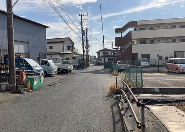 桜や紅葉の名所に出かける人は多いと思いますが、家にいながら季節の移ろいを感じる生活を送りませんか?リビングや窓から見える景色が生活を彩るワンポイントに!現地から見える景色を堪能してみては如何でしょう。