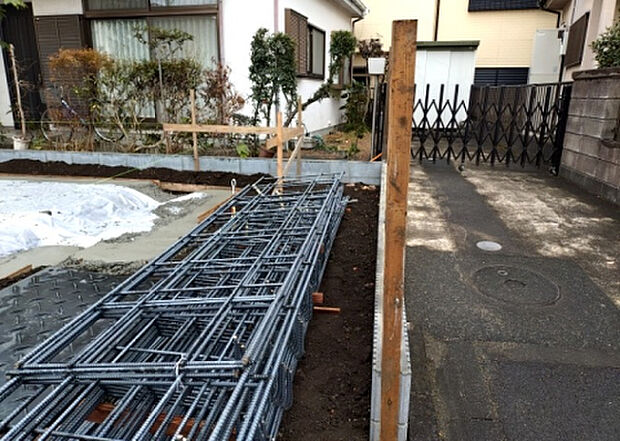 家族でのBBQを行うのであれば3坪程度の広さがあればよいでしょう。ガーデニングや家庭菜園を楽しむ際は、手入れが行き届く範囲にすると安心です。また、庭のある方角や接道が気になる方は事前に確認しましょう。