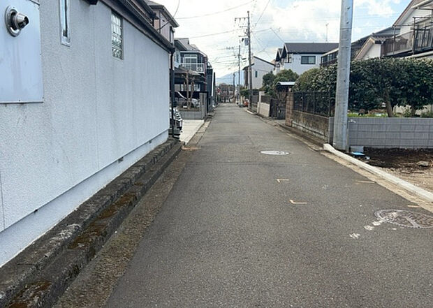 桜や紅葉の名所に出かける人は多いと思いますが、家にいながら季節の移ろいを感じる生活を送りませんか？リビングや窓から見える景色が生活を彩るワンポイントに！現地から見える景色を堪能してみては如何でしょう。