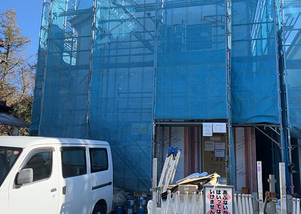 木造住宅とは土台、壁、柱など建築物の強度を支える構造体の材に木が使用されている構造を指します。構造体は建物の自重を支えるだけではなく風圧や水圧、積裁荷重などあらゆる衝撃に耐えるための基礎です。